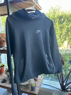 Nike Black Hooded Pullover with Zippered Hand Pockets